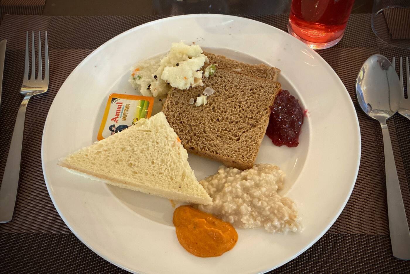 インドの朝食,トースト